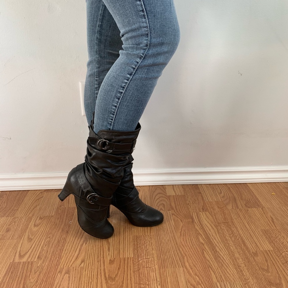 👢 Dark Grey Boots